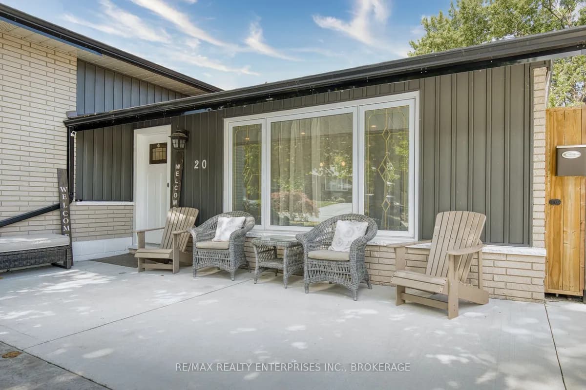 Detached 3 bedroom 2 bathroom at 20 Karen Crescent in Grimsby - MLS# X12587942