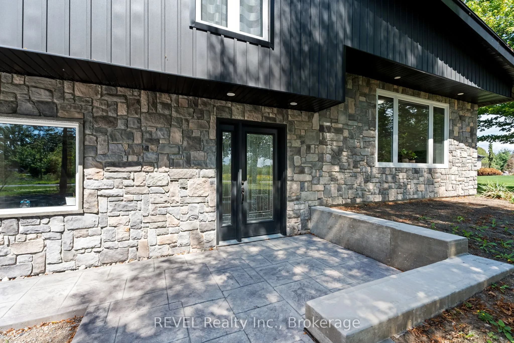 Detached 3 bedroom 2 bathroom at 1546 Nigh Road in Fort Erie - MLS# X12590922